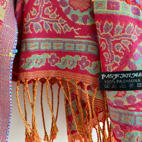 Beautiful Pashmina Shawl - Picture 3 of 3
